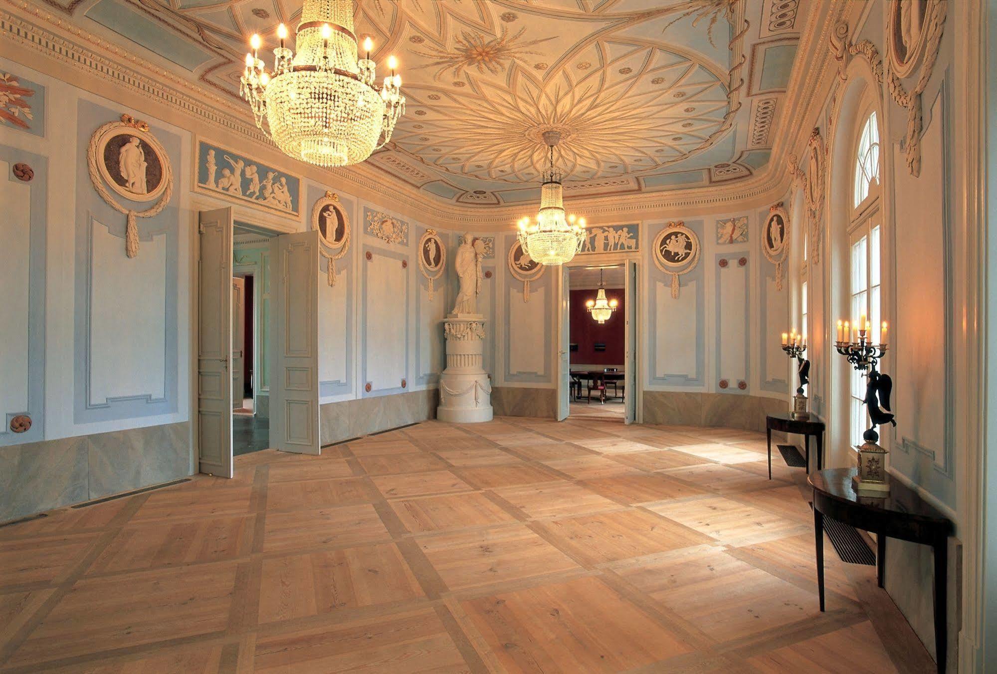 Hotel Schloss Neuhardenberg Интерьер фото